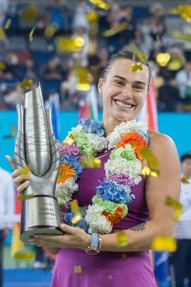 (241013) -- WUHAN, Oct. 13, 2024 -- Aryna Sabalenka celebrates during the awarding ceremony of women s singles final match between Zheng Qinwen of China and Aryna Sabalenka of Belarus at the 2024 Wuhan Open tennis tournament in Wuhan, central China s Hubei Province, Oct. 13, 2024. ) (SP)CHINA-WUHAN-TENNIS-WUHAN OPEN-WOMEN S SINGLES-FINAL(CN) DuxZixuan 
