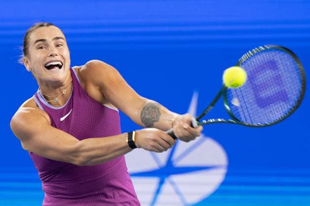 (241013) -- WUHAN, Oct. 13, 2024 -- Aryna Sabalenka hits a return during the women s singles final match between Zheng Qinwen of China and Aryna Sabalenka of Belarus at the 2024 Wuhan Open tennis tournament in Wuhan, central China s Hubei Province, Oct. 13, 2024. ) (SP)CHINA-WUHAN-TENNIS-WUHAN OPEN-WOMEN S SINGLES-FINAL(CN) XiaoxYijiu 