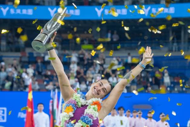 (241013) -- WUHAN, Oct. 13, 2024 -- Aryna Sabalenka celebrates during the awarding ceremony of women s singles final match between Zheng Qinwen of China and Aryna Sabalenka of Belarus at the 2024 Wuhan Open tennis tournament in Wuhan, central China s Hubei Province, Oct. 13, 2024. ) (SP)CHINA-WUHAN-TENNIS-WUHAN OPEN-WOMEN S SINGLES-FINAL(CN) DuxZixuan 