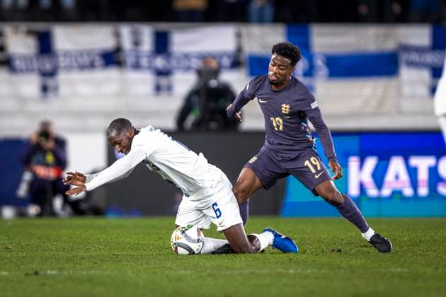 Glen Kamara of Finland and Angel Gomes of England during the UEFA Nations League Group B2 match between Finland and England at the Helsinki Olympic Stadium 13. October 2024 in Helsinki, Finland. (Mauri Forsblom Newspix24)  Copyright: xKallexParkkinenx NP24_02812372