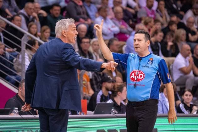 13 10 2024, Basketball BBL Pokal, Season 2024 2025, Round of 16, Telekom Baskets Bonn FC Bayern München Basketball at the Telekom Dome in Bonn Gordon Herbert FC Bayern Muenchen Basketball, Headcoach gets a technical foul for siccing too much Photo Kirchner Media TH Copyright: xKirchner-Media THx