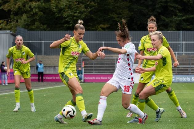 Köln, Germany, October 13th 2024 Selina Cerci (28 Hoffenheim) and Dora Zeller (19 Koeln) battle for the ball during the Google Pixel Frauen-Bundesliga between 1. FC Köln and TSG Hoffenheim at Franz-Kremer-Stadion in Köln, Germany. Qianru Zhang (Qianru Zhang SPP) Copyright: xQianruxZhang SPPx spp-en-QiZh-DSC_4992-Enhanced-NR