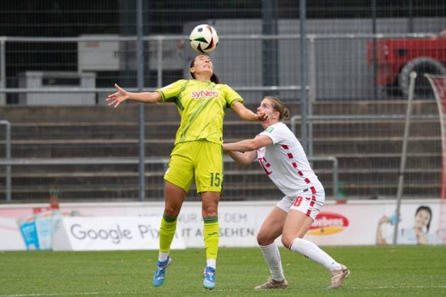 Köln, Germany, October 13th 2024 Marta Cazalla Garcia (15 Hoffenheim) jumps for a header during the Google Pixel Frauen-Bundesliga between 1. FC Köln and TSG Hoffenheim at Franz-Kremer-Stadion in Köln, Germany. Qianru Zhang (Qianru Zhang SPP) Copyright: xQianruxZhang SPPx spp-en-QiZh-DSC_5535-Enhanced-NR