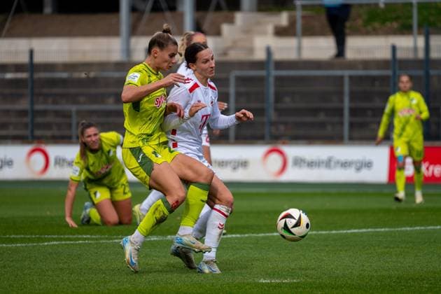 13 10 2024, Soccer Google Pixel Womens Bundesliga, Season 2024 2025, 06 Matchday, 1 FC Köln TSG Hoffenheim at Franz Kremer Stadium in Cologne duel between Selina Cerci TSG Hoffenheim, 29 and Sara Agrez 1 FC Koeln, 04 Important note In accordance with the regulations of the DFL German Football League and the DFB German Football Association, it is prohibited to utilize or have utilized photographs taken in the stadium and or of the match in the form of sequential images and or video-like photo series Foto Kirchner Media TH Copyright: xKirchner-Media THx