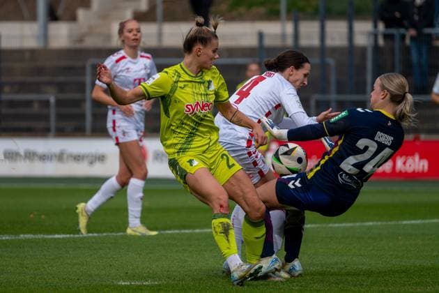 13 10 2024, Football Google Pixel Womens Bundesliga, Season 2024 2025, Matchday 06, 1 FC Köln TSG Hoffenheim at Franz Kremer Stadium in Cologne Important note According to the regulations of the DFL German Football League or the DFB German Football Association, it is prohibited to use or have used photographs taken in the stadium and or of the match in the form of sequential images and or video-like photo series Foto Kirchner Media TH Copyright: xKirchner-Media THx