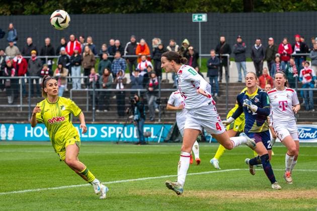 13 10 2024, Soccer Google Pixel Womens Bundesliga, Season 2024 2025, 06 Matchday, 1 FC Köln TSG Hoffenheim at Franz Kremer Stadium in Cologne Sara Agrez 1 FC Koeln, 04 has cleared the ball Ereleta Memeti TSG Hoffenheim, 07 comes too late Important note In accordance with the regulations of the DFL German Football League and the DFB German Football Association, it is prohibited to utilize or have utilized photographs taken in the stadium and or of the match in the form of sequential images and or video-like photo series Foto Kirchner Media TH Copyright: xKirchner-Media THx