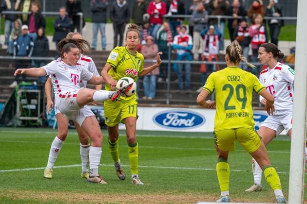 13 10 2024, Soccer Google Pixel Womens Bundesliga, Season 2024 2025, 06 Matchday, 1 FC Köln TSG Hoffenheim at Franz Kremer Stadium in Cologne Adriana Achcinska 1 FC Köln, 09 clears the ball in front of Franziska Harsch TSG Hoffenheim, 17 Important note In accordance with the regulations of the DFL German Football League and the DFB German Football Association, it is prohibited to utilize or have utilized photographs taken in the stadium and or of the match in the form of sequential images and or video-like photo series Foto Kirchner Media TH Copyright: xKirchner-Media THx