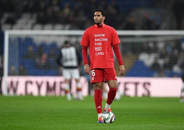 Sport Themen der Woche KW42 Sport Bilder des Tages 14th October 2024; Cardiff City Stadium, Cardiff, Wales; UEFA Nations League Group B Football, Wales versus Montenegro; Ben Cabango of Wales warms up  ActionPlus12703322 SimonxWest