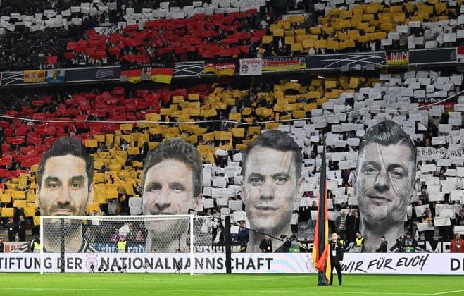 Bilder des Jahres 2024, Sport 10 Oktober Sport Themen der Woche KW42 Sport Bilder des Tages 14.10.2024, xsltx, Fussball UEFA Nations League, Deutschland - Niederlande emspor, v.l. Verabschidung Choreo, Ilkay Gündogan, Emre Can (Deutsche Fussball Nationalmannschaft DFB), Oliver Baumann (Deutsche Fussball Nationalmannschaft DFB), Toni Kroos (DFL DFB REGULATIONS PROHIBIT ANY USE OF PHOTOGRAPHS as IMAGE SEQUENCES and or QUASI-VIDEO) München *** 14 10 2024, xsltx, Football UEFA Nations League, Germany Netherlands emspor, v l Verabschidung Choreo, Ilkay Gündogan, Emre Can Deutsche Fussball Nationalmannschaft DFB , Oliver Baumann Deutsche Fussball Nationalmannschaft DFB , Toni Kroos DFL DFB REGULATIONS PROHIBIT ANY USE OF PHOTOGRAPHS as IMAGE SEQUENCES and or QUASI VIDEO Munich