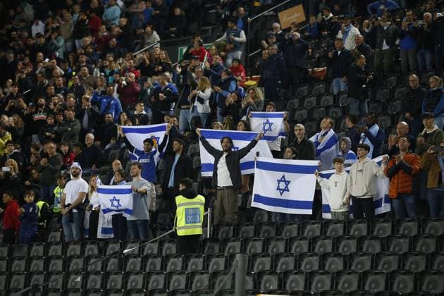 October 14, 2024, Udine, Milan, Italy: Israel fans show their support during Italy vs Israel, matchday 4 of League A of Uefa Nations League 2025, game at Bluenergy stadium - stadio Friuli in Udine (UD), Italy, on October 14, 2024. CALCIO - UEFA Nations League - Italy vs Israel  - ZUMAs349 20241014_zsa_s349_021 Copyright: xDavidexCasentini IpaxSportx xIpax