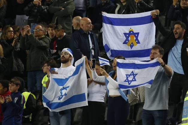 CALCIO - UEFA Nations League - Italy vs Israel Israel fans show their support during Italy vs Israel, matchday 4 of League A of Uefa Nations League 2025, game at Bluenergy stadium - stadio Friuli in Udine (UD), Italy, on October 14, 2024. Udine Italy  Copyright: xIPAxSport ABACAx