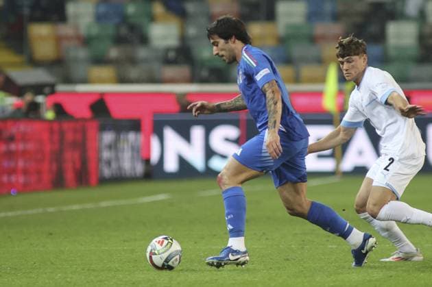 CALCIO - UEFA Nations League - Italy vs Israel Sandro Tonali of Italy competes for the ball with Ilay Feingold of Israel during Italy vs Israel, matchday 4 of League A of Uefa Nations League 2025, game at Bluenergy stadium - stadio Friuli in Udine (UD), Italy, on October 14, 2024. Udine Italy  Copyright: xIPAxSport ABACAx