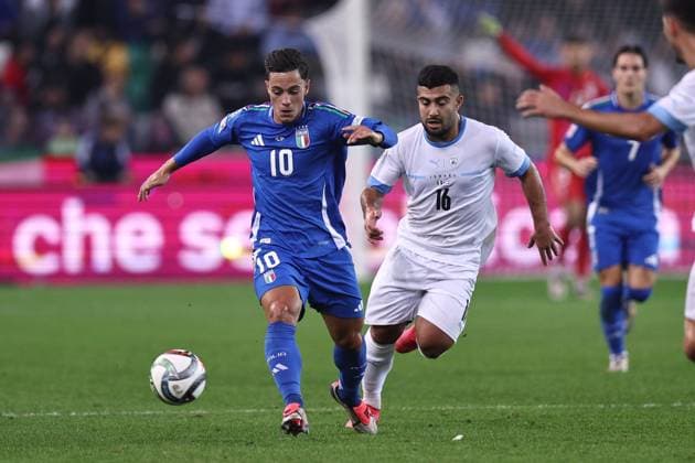 Giacomo Raspadori (Italy)Mohammad Abu Fani (Israel) during the UEFA Nations League 2024 2025 match between Italy 4-1 Israel at Friuli Stadium on October 14, 2024 in Udine, Italy. Noxthirdxpartyxsales  (269887479)