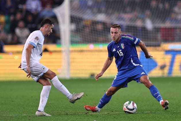 Dolev Haziza (Israel)Davide Frattesi (Italy) during the UEFA Nations League 2024 2025 match between Italy 4-1 Israel at Friuli Stadium on October 14, 2024 in Udine, Italy. Noxthirdxpartyxsales  (269887523)