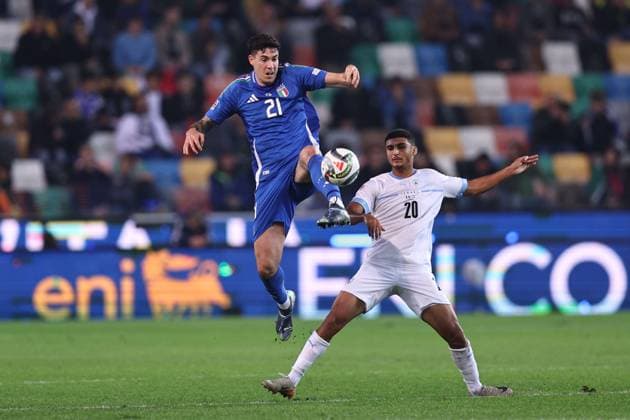 Alessandro Bastoni (Italy)Elad Madmon (Israel) during the UEFA Nations League 2024 2025 match between Italy 4-1 Israel at Friuli Stadium on October 14, 2024 in Udine, Italy. Noxthirdxpartyxsales  (269887538)