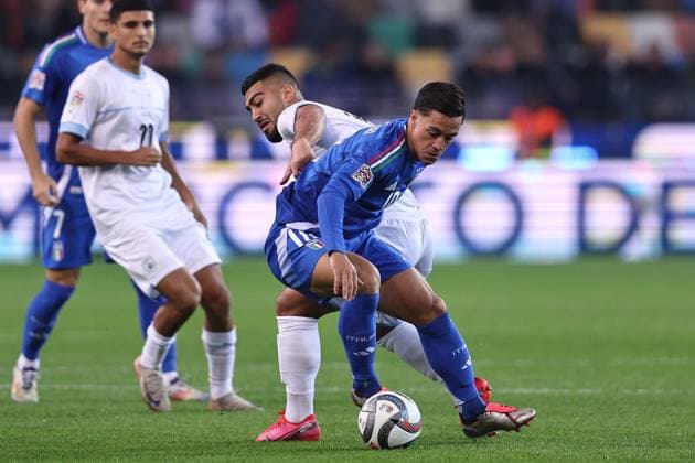 Giacomo Raspadori (Italy)Mohammad Abu Fani (Israel) during the UEFA Nations League 2024 2025 match between Italy 4-1 Israel at Friuli Stadium on October 14, 2024 in Udine, Italy. Noxthirdxpartyxsales  (269887585)