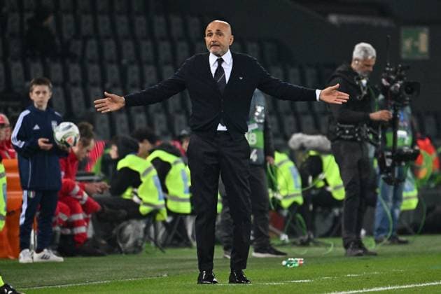 (241015) -- UDINE, Oct. 15, 2024 -- Italy s head coach Luciano Spalletti gestures during the UEFA Nations League 2024 25 League A Group A2 match between Italy and Israel in Udine, Italy, Oct. 14, 2024. (Photo by Xinhua) (SP)ITALY-UDINE-FOOTBALL-UEFA NATIONS LEAGUE A-ITALY VS ISRAEL DiegoxPetrussi 