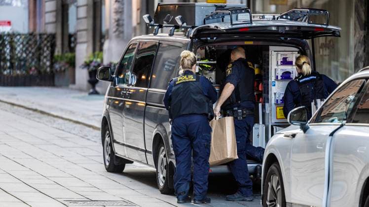 Sport Themen der Woche KW42 Swedish police investigating a suspected rape in central Stockholm, Sweden, October 14, 2024. Forensic technicians have been on site at the Bank hotel where French soccer player Kylian Mbappe and his friends stayed last week. STOCKHOLM SWEDEN x2512x *** Swedish police investigating a suspected rape in central Stockholm, Sweden, October 14, 2024 Forensic technicians have been on site at the Bank hotel where French soccer player Kylian Mbappe and his friends stayed last week STOCKHOLM SWEDEN x2512x  Copyright: xAndreasxBardell xAftonbladetx xTTx MBAPPE BANK HOTEL
