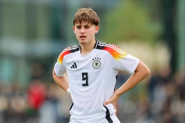 Alexander Staff Germany looks on, UEFA Under 17 Qualification Group 7, Czechia vs Germany, DFB Campus, October 15, 2024 in Frankfurt am Main, Germany Photo by Marco Steinbrenner DeFodi Images Alexander Staff Germany looks on, UEFA Under 17 Qualification Group 7, Czechia vs Germany, DFB Campus, October 15, 2024 in Frankfurt am Main, Germany Photo by Marco Steinbrenner DeFodi Images DFB DFL REGULATIONS PROHIBIT ANY USE OF PHOTOGRAPHS AS IMAGE SEQUENCES AND OR QUASI VIDEO not used in POL SRB CRO FRA GBR NED ITA USA Defodi 700 German Czech 20241015 211 Defodi-700 not used in POL SRB CRO FRA GBR NED ITA USA DFB DFL REGULATIONS PROHIBIT ANY USE OF PHOTOGRAPHS AS IMAGE SEQUENCES AND OR QUASI-VIDEO.