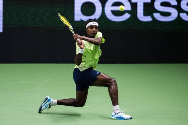 241015 Elias Ymer of Sweden competes in a men s singles tennis match during day 4 of the ATP 250 Nordic Open on October 15, 2024 in Stockholm Photo Emma Wallskog BILDBYRAN COP 320 EW0443 tennis tennis atp 250 nordic open day 4 bbeng  Copyright: EMMAxWALLSKOG BB241015EW012