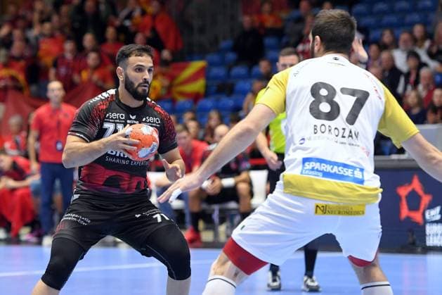 Mohamed Amine Darmoul MT Melsungen 71 on the ball , Vuko Borozan RK Vardar Skopje 87 , GER, MT Melsungen MKD, RK HC Vardar Skopje 1961, Handball, EHF European League Maenner, Group Matches, Saison 2024 2025, 15 10 2024, GER, MT Melsungen MKD, RK HC Vardar Skopje , Handball, EHF Maenner, Group Matches, 15 10 2024 Kassel Copyright: xEibner-Pressefotox xRolandxSippex EP_RSL