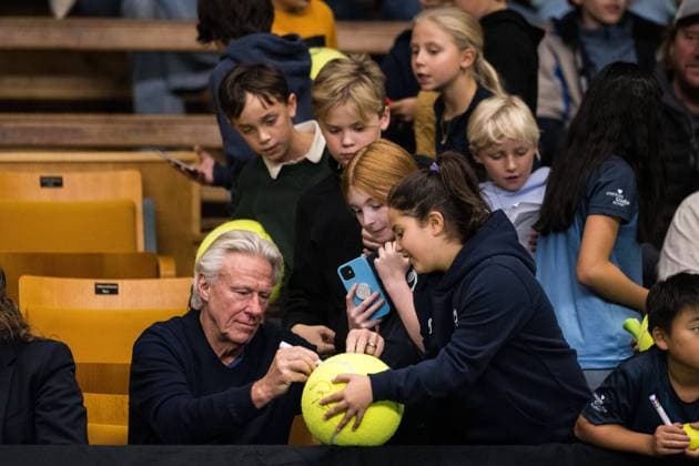 241015 Björn Borg with fans ahead of a men s singles tennis match during day 4 of the ATP, Tennis Herren 250 Nordic Open on October 15, 2024 in Stockholm. Photo: Emma Wallskog BILDBYRAN COP 320 EW0443 tennis tennis atp 250 nordic open day 4 bbeng *** 241015 Björn Borg with fans ahead of a men s singles tennis match during day 4 of the ATP 250 Nordic Open on October 15, 2024 in Stockholm Photo Emma Wallskog BILDBYRAN COP 320 EW0443 tennis tennis atp 250 nordic open day 4 bbeng  Copyright: EMMAxWALLSKOG BB241015EW037