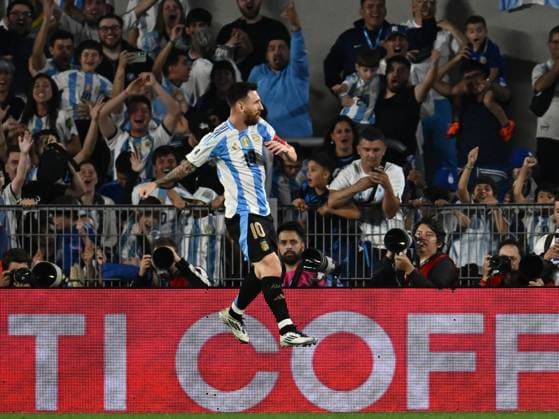 Fußball, WM Quali, Argentinien - Bolivien BUENOS AIRES, ARGENTINA - OCTOBER 15: Lionel Messi of Argentina celebrating after scoring the first goal of his team during a match between Argentina Vs Bolivia as part of World Cup 2026 Qualifiers at Estadio Mas Monumental on October 15, 2024 in BuenosAires, Argentina. Buenos Aires Buenos Aires Argentina Copyright: xIMAGOx xPhotoCero5x xLucianoxBisbalxPhotoCero5x