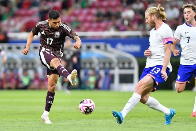 Football, International match, Mexico - USA
