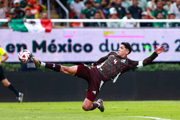 Fußball, Länderspiel, Mexiko - USA RECORD DATE NOT STATED Seleccion Mexicana 2024 Mexico vs United States Edson Alvarez of Mexico during the game International Friendly, Länderspiel, Nationalmannschaft between Mexican national team, Nationalteam (Mexico) and United States (USA) at Akron Stadium, on October 15, 2024, Guadalajara, Jalisco, Mexico. GUADALAJARA JALISCO MEXICO Copyright: xCarlosxZepedax 20241015221545_SNM_MEX_USA_ALVAREZ189
