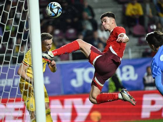 Louis Munteanu and Albian Hajdari during the football match between Romania U21 and Switzerland U21, counting for the UEFA EURO 2025 Preliminaries, played on Superbet Arena Giulesti in Bucharest, Tuesday, October 15, 2024 Bucharest Copyright: xRazvanxPasarica SPORTxPICTURESx