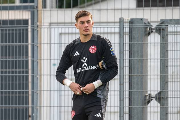 16 10 2024, Soccer 2 Bundesliga, Season 2024 2025, public training, Fortuna Düsseldorf on the training ground at the Merkur Spiel Arena in Düsseldorf Robert Kwasigroch Fortuna Duesseldorf, 01 comes onto the pitch Photo Kirchner Media TH Copyright: xKirchner-Media THx