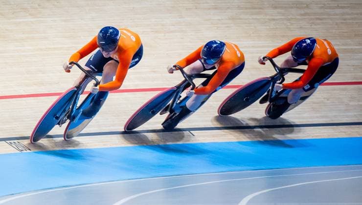 BALLERUP - Hetty van de Wouw, Kimberley Kalee and Steffie van der Peet during the qualifying team sprint on the first day of the World Track cycling, Rad, Radsport, Bahnrad, Bahn Championships at the Ballerup Super Arena. ANP IRIS VAN DEN BROEK xVIxANPxSportx xxANPxIVx 511012203 originalFilename: 511012203.jpg