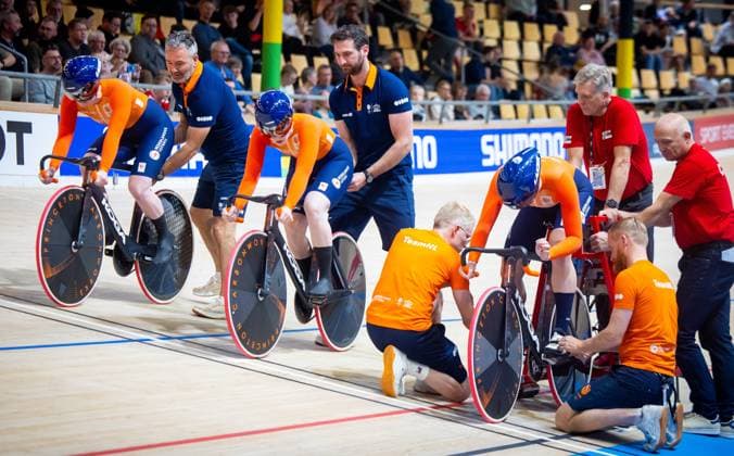 BALLERUP - Hetty van de Wouw, Steffie van de Peet and Kimberley Kalee during the qualifying team sprint on the first day of the World Track cycling, Rad, Radsport, Bahnrad, Bahn Championships at the Ballerup Super Arena. ANP IRIS VAN DEN BROEK xVIxANPxSportx xxANPxIVx 511012207 originalFilename: 511012207.jpg