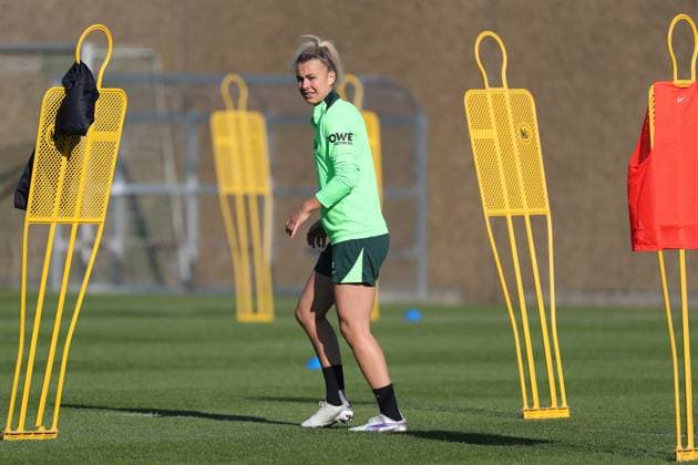 VfL vs Olympique Lyon, CL Women, Preliminary Reports Wolfsburg, 16 10 2024, FOOTBALL VfL Wolfsburg vs Olympique Lyon, Group Round Champions League Women, Season 2024 25 VfL Wolfsburg Final Training, Lena Lattwein VfL Wolfsburg Wolfsburg Wolfsburg