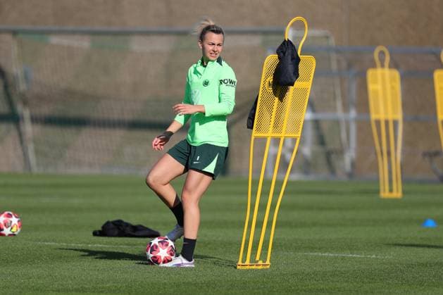 VfL vs Olympique Lyon, CL Women, Preliminary Reports Wolfsburg, 16 10 2024, FOOTBALL VfL Wolfsburg vs Olympique Lyon, Group Round Champions League Women, Season 2024 25 VfL Wolfsburg Final Training, Lena Lattwein VfL Wolfsburg Wolfsburg Wolfsburg