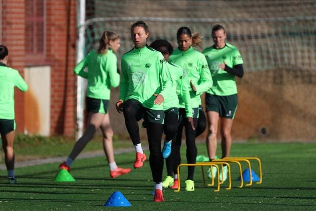 VfL vs Olympique Lyon, CL Women, Preliminary Reports Wolfsburg, 16 10 2024, FOOTBALL VfL Wolfsburg vs Olympique Lyon, Group Round Champions League Women, Season 2024 25 VfL Wolfsburg Final Training, Fenna Kalma VfL Wolfsburg Wolfsburg Wolfsburg