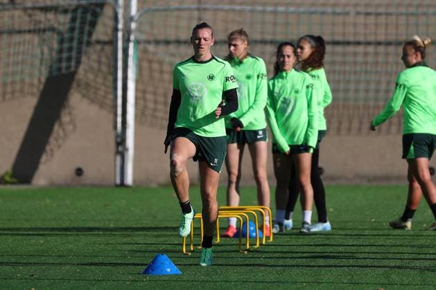 VfL vs Olympique Lyon, CL Women, Preliminary Reports Wolfsburg, 16 10 2024, FOOTBALL VfL Wolfsburg vs Olympique Lyon, Group Round Champions League Women, Season 2024 25 VfL Wolfsburg Final Training, Alexandra Popp VfL Wolfsburg Wolfsburg Wolfsburg