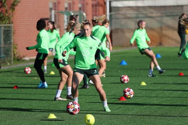 VfL vs Olympique Lyon, CL Women, Preliminary Reports Wolfsburg, 16 10 2024, FOOTBALL VfL Wolfsburg vs Olympique Lyon, Group Round Champions League Women, Season 2024 25 VfL Wolfsburg Final Training, Sarai Linder VfL Wolfsburg Wolfsburg Wolfsburg