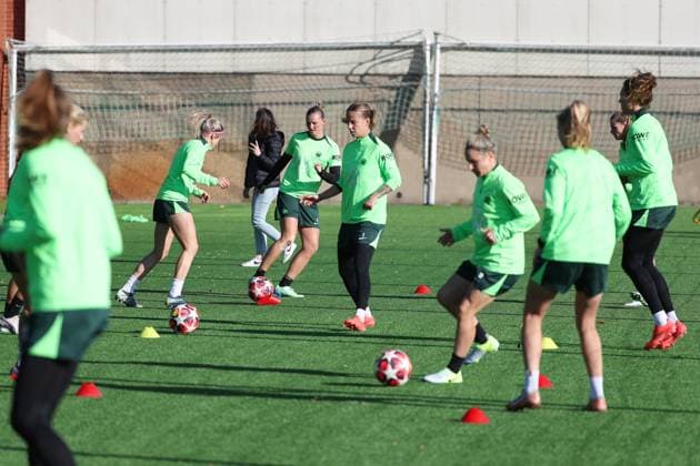 VfL vs Olympique Lyon, CL Women, Preliminary Reports Wolfsburg, 16 10 2024, FOOTBALL VfL Wolfsburg vs Olympique Lyon, Group Round Champions League Women, Season 2024 25 VfL Wolfsburg Final Training Wolfsburg