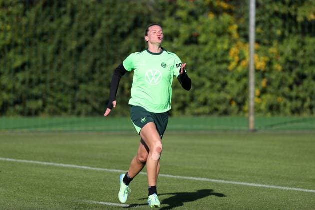 VfL vs Olympique Lyon, CL Women, Preliminary Reports Wolfsburg, 16 10 2024, FOOTBALL VfL Wolfsburg vs Olympique Lyon, Group Round Champions League Women, Season 2024 25 VfL Wolfsburg Final Training, Alexandra Popp VfL Wolfsburg Wolfsburg Wolfsburg