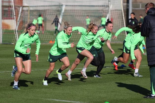 VfL vs Olympique Lyon, CL Women, Preliminary Reports Wolfsburg, 16 10 2024, FOOTBALL VfL Wolfsburg vs Olympique Lyon, Group Round Champions League Women, Season 2024 25 VfL Wolfsburg Final Training, Lynn Wilms VfL Wolfsburg , Svenja Huth VfL Wolfsburg , Marina Hegering VfL Wolfsburg Wolfsburg
