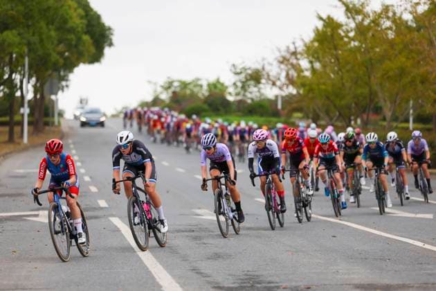 (241016) -- SHANGHAI, Oct. 16, 2024 -- Cyclists compete during the second stage of the 2024 Tour of Chongming Island in Shanghai, east China, Oct. 16, 2024 ) (SP)CHINA-SHANGHAI Road cycling, Rad, Radsport, Strasse 2024 TOUR OF CHONGMING ISLAND (CN) WangxXiang 