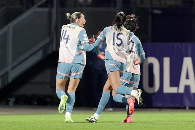 WOMEN SOCCER - UEFA CL, St.Poelten vs Man.City VIENNA,AUSTRIA,16.OCT.24 - WOMEN SOCCER - UEFA Women s Champions League, group stage, SKN Sankt Poelten vs Manchester City. Image shows the rejoicing of Alanna Kennedy and Leila Ouahabi (Man.City).  GEPAxpictures xWalterxLuger