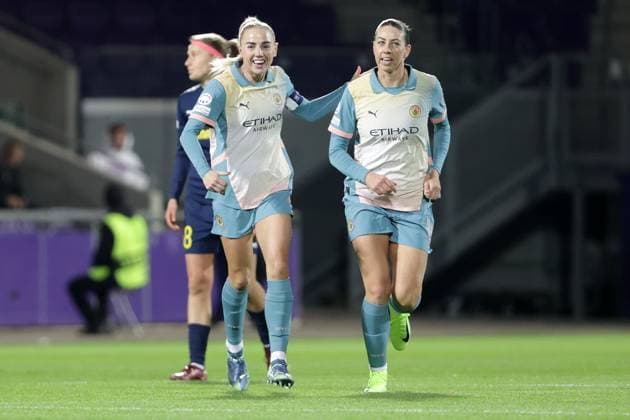 WOMEN SOCCER - UEFA CL, St.Poelten vs Man.City VIENNA,AUSTRIA,16.OCT.24 - WOMEN SOCCER - UEFA Women s Champions League, group stage, SKN Sankt Poelten vs Manchester City. Image shows the rejoicing of Codie Thomas and Alanna Kennedy (Man.City).  GEPAxpictures xWalterxLuger
