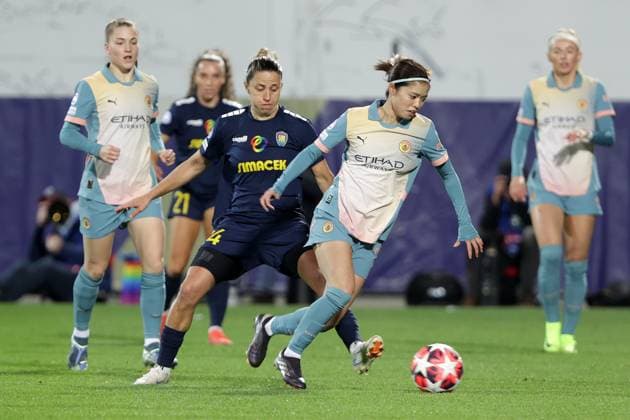WOMEN SOCCER - UEFA CL, St.Poelten vs Man.City VIENNA,AUSTRIA,16.OCT.24 - WOMEN SOCCER - UEFA Women s Champions League, group stage, SKN Sankt Poelten vs Manchester City. Image shows Mateja Zver (St.Poelten) and Yui Hasegawa (Man.City).  GEPAxpictures xWalterxLuger
