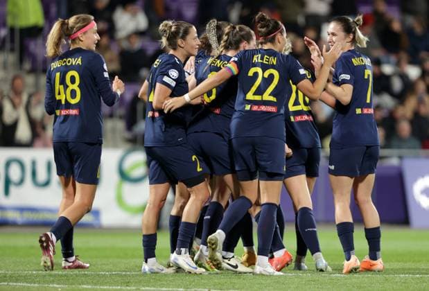 WOMEN SOCCER - UEFA CL, St.Poelten vs Man.City VIENNA,AUSTRIA,16.OCT.24 - WOMEN SOCCER - UEFA Women s Champions League, group stage, SKN Sankt Poelten vs Manchester City. Image shows the rejoicing of Melanie Brunnthaler (St.Poelten) and her team.  GEPAxpictures xWalterxLuger