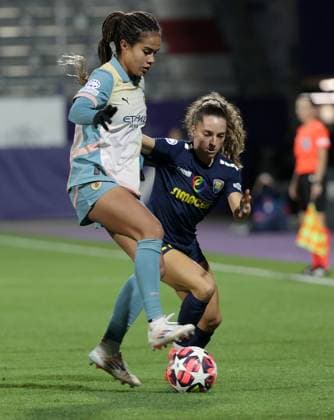 WOMEN SOCCER - UEFA CL, St.Poelten vs Man.City VIENNA,AUSTRIA,16.OCT.24 - WOMEN SOCCER - UEFA Women s Champions League, group stage, SKN Sankt Poelten vs Manchester City. Image shows Mary Fowler (Man.City) and Izabela Krizaj (St.Poelten).  GEPAxpictures xWalterxLuger