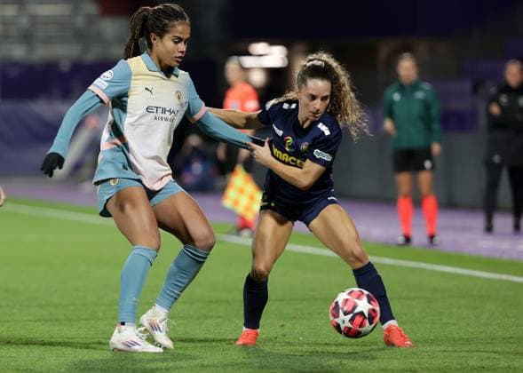 WOMEN SOCCER - UEFA CL, St.Poelten vs Man.City VIENNA,AUSTRIA,16.OCT.24 - WOMEN SOCCER - UEFA Women s Champions League, group stage, SKN Sankt Poelten vs Manchester City. Image shows Mary Fowler (Man.City) and Izabela Krizaj (St.Poelten).  GEPAxpictures xWalterxLuger