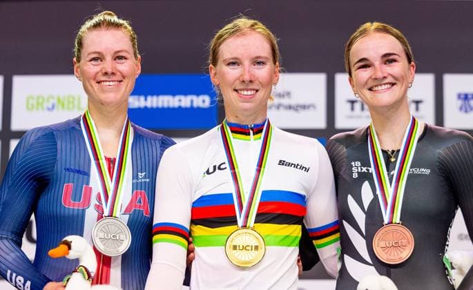 BALLERUP - Lorena Wiebes during the medal ceremony for the team sprint on the first day of the World Track cycling, Rad, Radsport, Bahnrad, Bahn Championships at the Ballerup Super Arena. ANP IRIS VAN DEN BROEK xVIxANPxSportx xxANPxIVx 511025705 originalFilename: 511025705.jpg