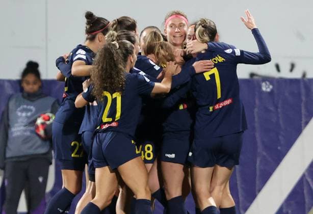 WOMEN SOCCER - UEFA CL, St.Poelten vs Man.City VIENNA,AUSTRIA,16.OCT.24 - WOMEN SOCCER - UEFA Women s Champions League, group stage, SKN Sankt Poelten vs Manchester City. Image shows the rejoicing of Kamila Dubcova (St.Poelten) and her team.  GEPAxpictures xWalterxLuger